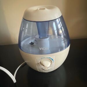 Vick’s mini humidifier 0.5 gallon filter free cool mist ultra quiet tested works
